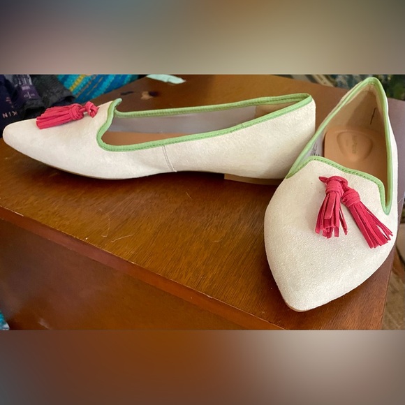 New! Hush Puppies “Bounce” White Suede Flats with Pink Tassels and Green Trim - Picture 2 of 5